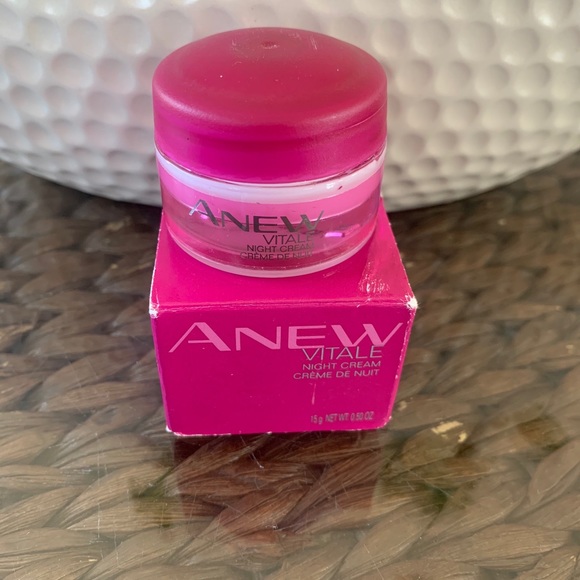 Anew Vitale Day Cream Travel Size - Picture 2 of 2